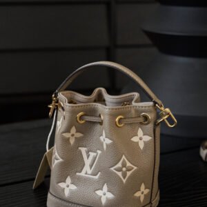 حقيبة Louis Vuitton Nano Noé