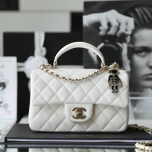 حقيبة Chanel كلاسيك فلاب ميني للمعصم