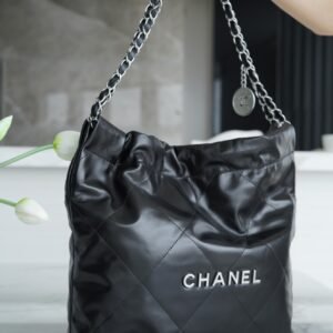 حقيبة Chanel 22 الكبيرة