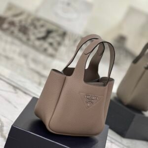 حقيبة Prada توت ميني
