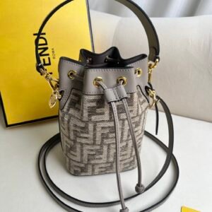 حقيبة Fendi مون تريزور ميني